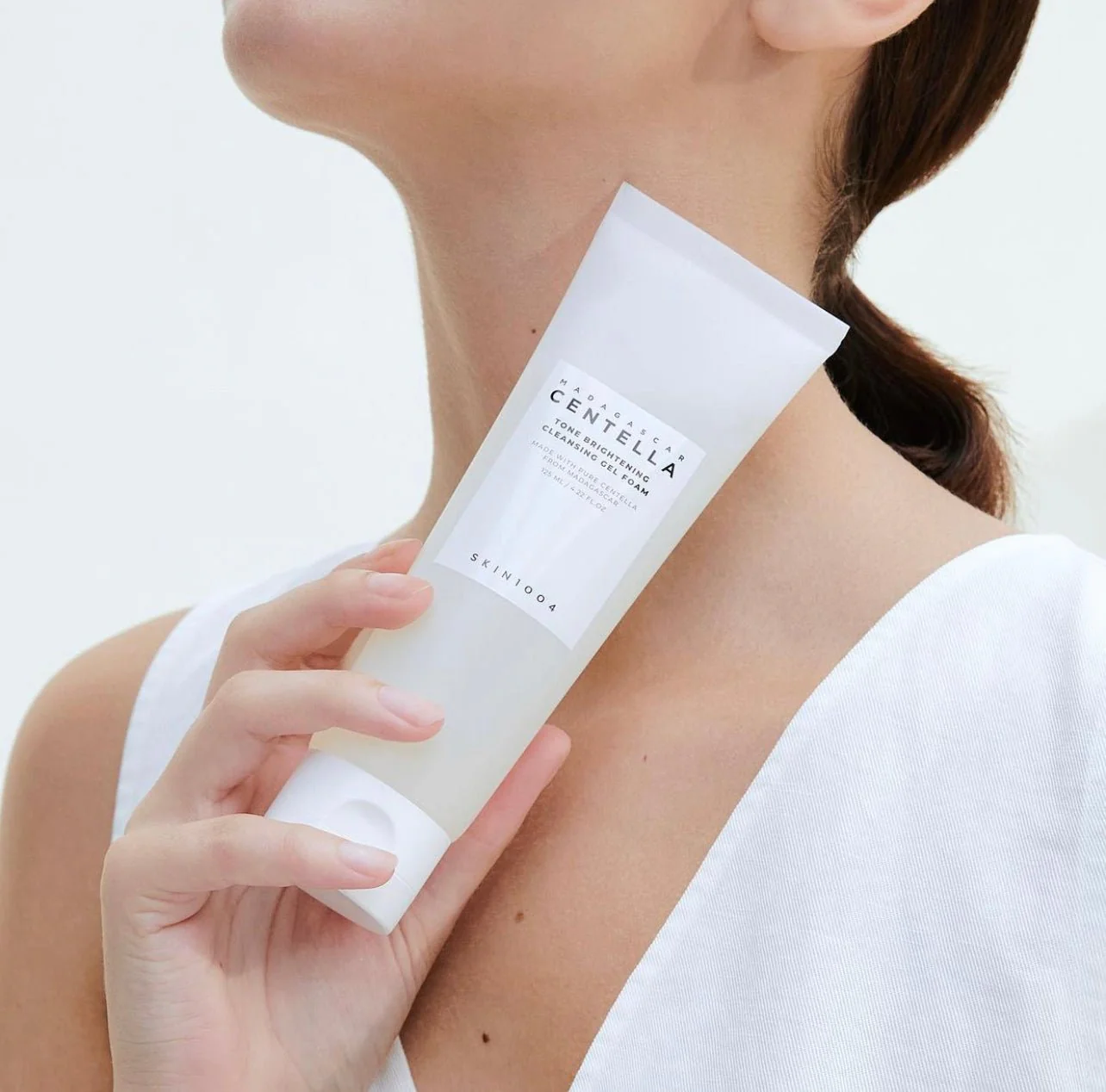 SKIN1004 Madagascar Centella Tone Brightening Cleansing Gel Foam – Image 2